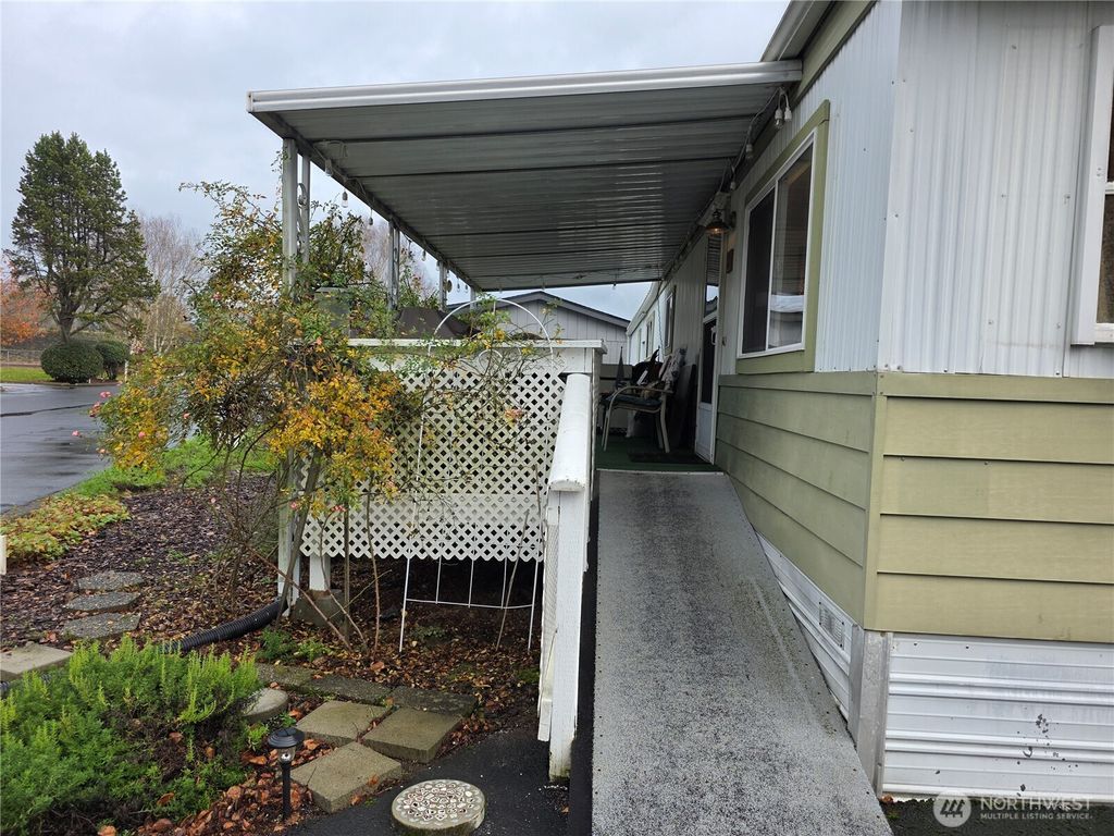 Photo of 1965 West side Hwy Hwy #19, Kelso, WA 98626 (MLS # 2457449)