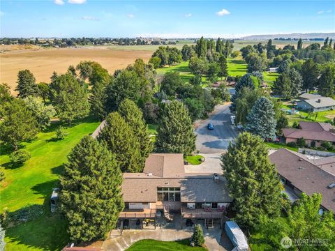 Photo of 826 S Skylark Way, Othello, WA 99344 (MLS # 2423253)