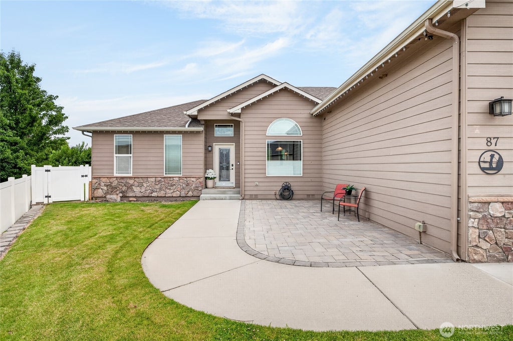 Photo of 87 Springhill Drive, East Wenatchee, WA 98802 (MLS # 2546523)