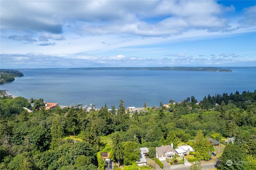 Photo of 1335 S 281st Place S, Des Moines, WA 98003 (MLS # 2253554)