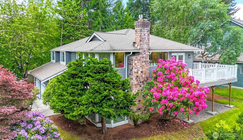 Photo of 11633 132nd Court NE, Redmond, WA 98052 (MLS # 2380101)