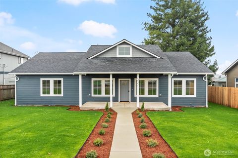 Photo of 1421 W Main Street, Elma, WA 98541 (MLS # 2461529)