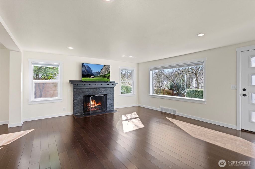 Photo of 12046 12 Avenue NE, Seattle, WA 98125 (MLS # 2486663)