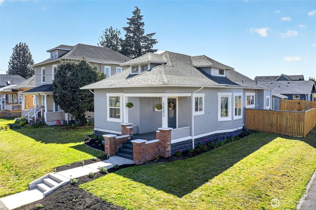 Photo of 5802 S Warner Street, Tacoma, WA 98409 (MLS # 2510997)