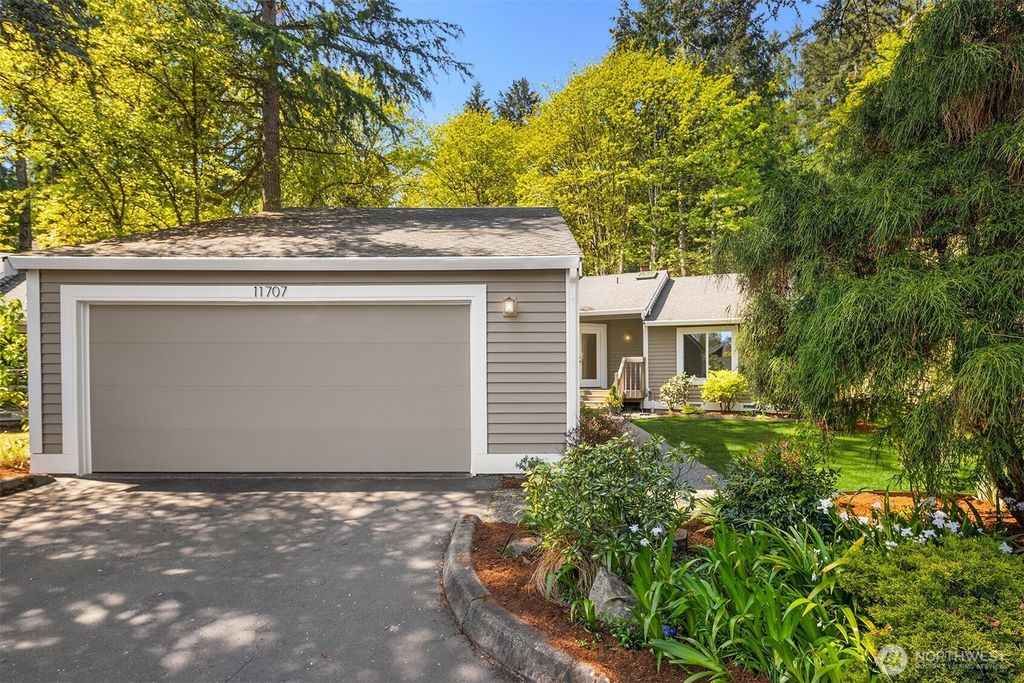 Photo of 11707 NE 105th Lane, Kirkland, WA 98033 (MLS # 2364142)