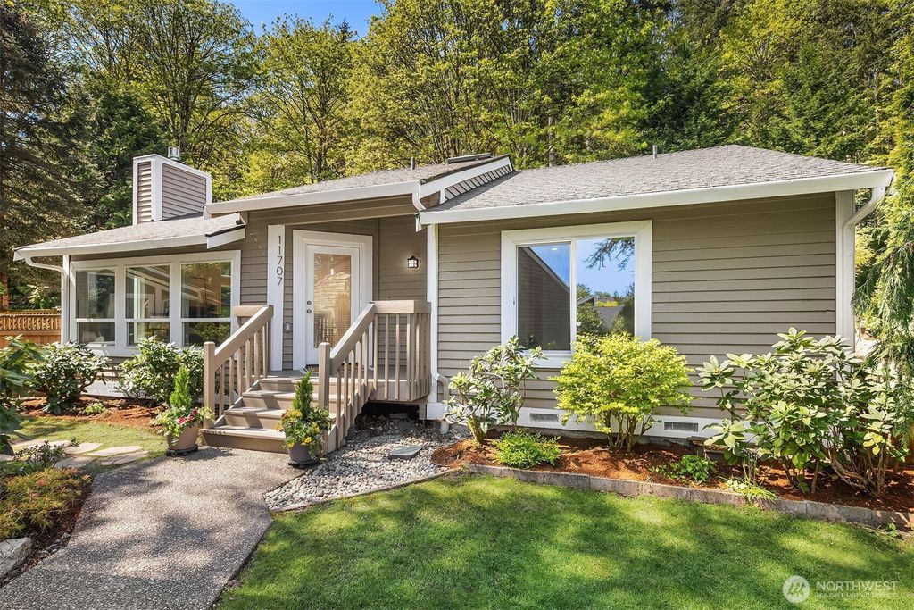 Photo of 11707 NE 105th Lane, Kirkland, WA 98033 (MLS # 2364142)