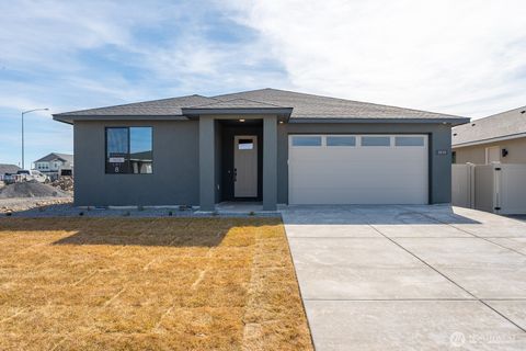Photo of 930 L Street NE, Ephrata, WA 98823 (MLS # 2376124)