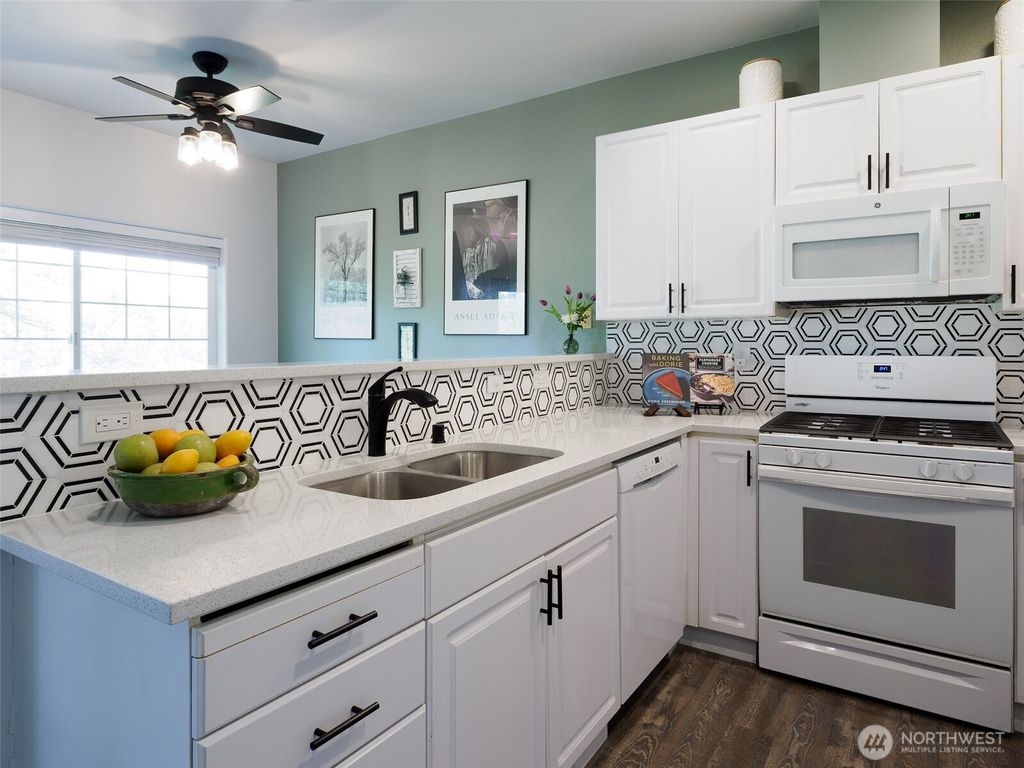 Photo of 14120 171st Way SE #C-204, Renton, WA 98058 (MLS # 2375610)