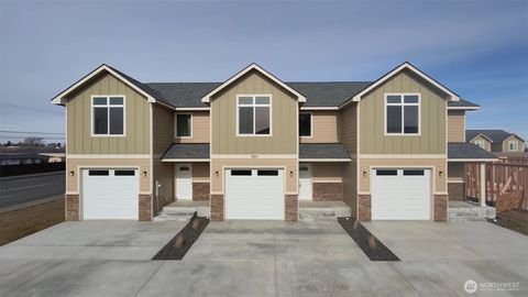 Photo of 920 NW Sunburst Court, Moses Lake, WA 98837 (MLS # 2488207)