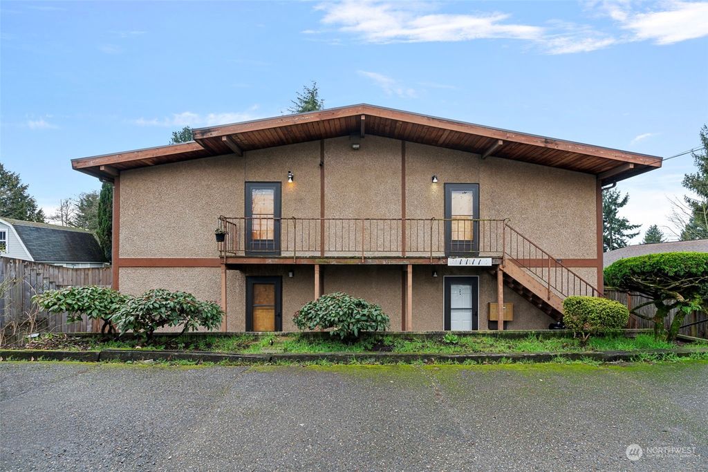 Photo of 1111 SW 148th Street, Burien, WA 98166 (MLS # 2199625)