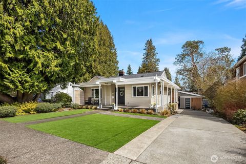 Photo of 7710 32nd Avenue NE, Seattle, WA 98115 (MLS # 2499934)