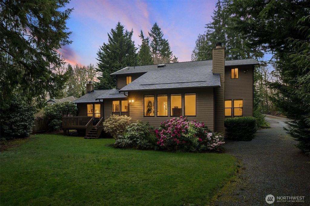 Photo of 18557 W Lake Desire Drive SE, Renton, WA 98058 (MLS # 2476173)