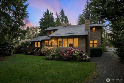 Photo of 18557 W Lake Desire Drive SE, Renton, WA 98058 (MLS # 2476173)