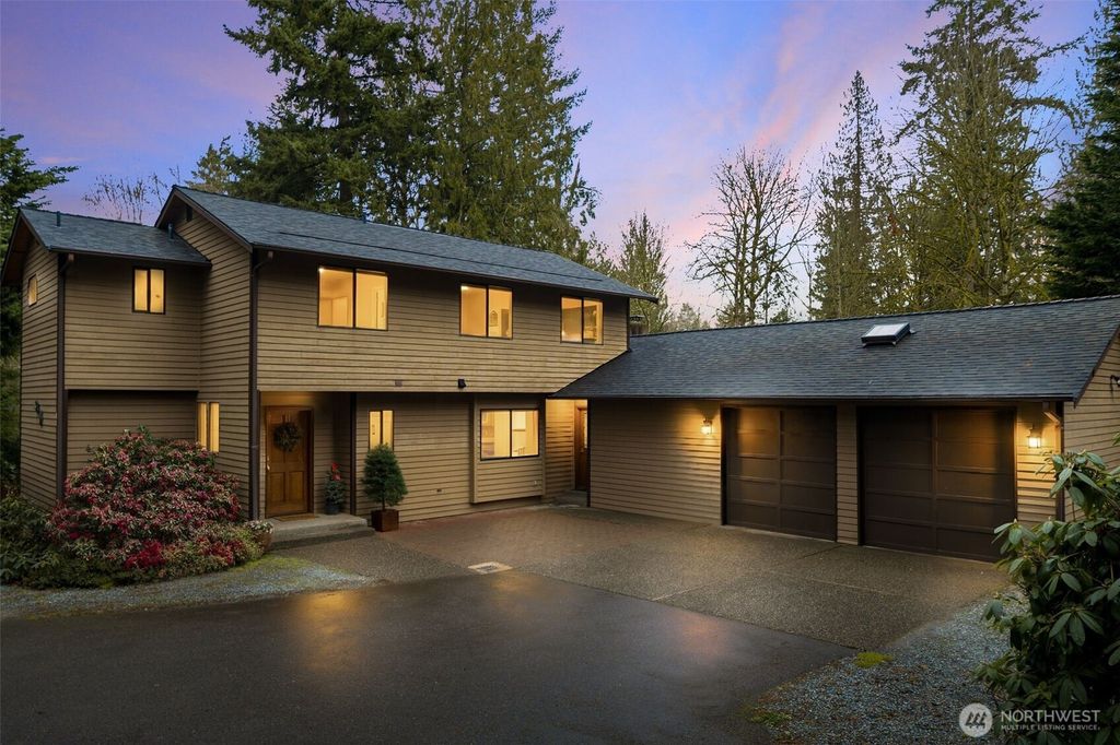 Photo of 18557 W Lake Desire Drive SE, Renton, WA 98058 (MLS # 2476173)