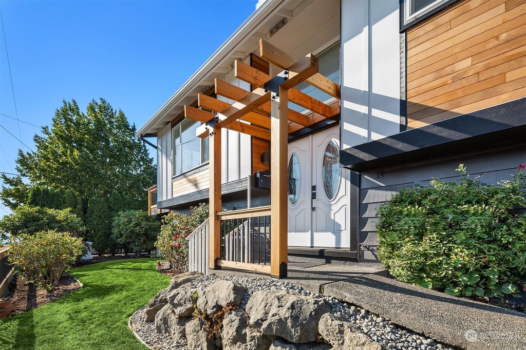 Photo of 5656 35th Avenue SW, Seattle, WA 98126 (MLS # 2157548)