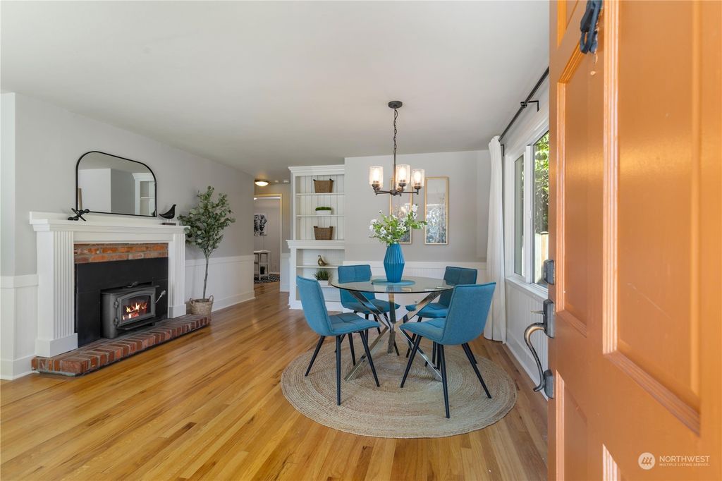 Photo of 202 NE 123rd Street, Seattle, WA 98125 (MLS # 2269856)