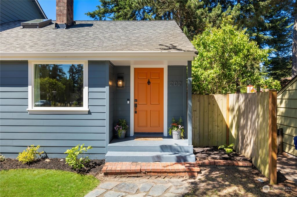 Photo of 202 NE 123rd Street, Seattle, WA 98125 (MLS # 2269856)