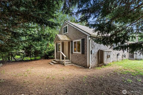 Photo of 3612 Lakehurst Drive NW, Bremerton, WA 98312 (MLS # 2526097)