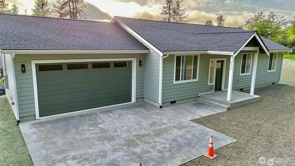 Photo of 1122 Tecumseh Street, Aberdeen, WA 98520 (MLS # 2574341)