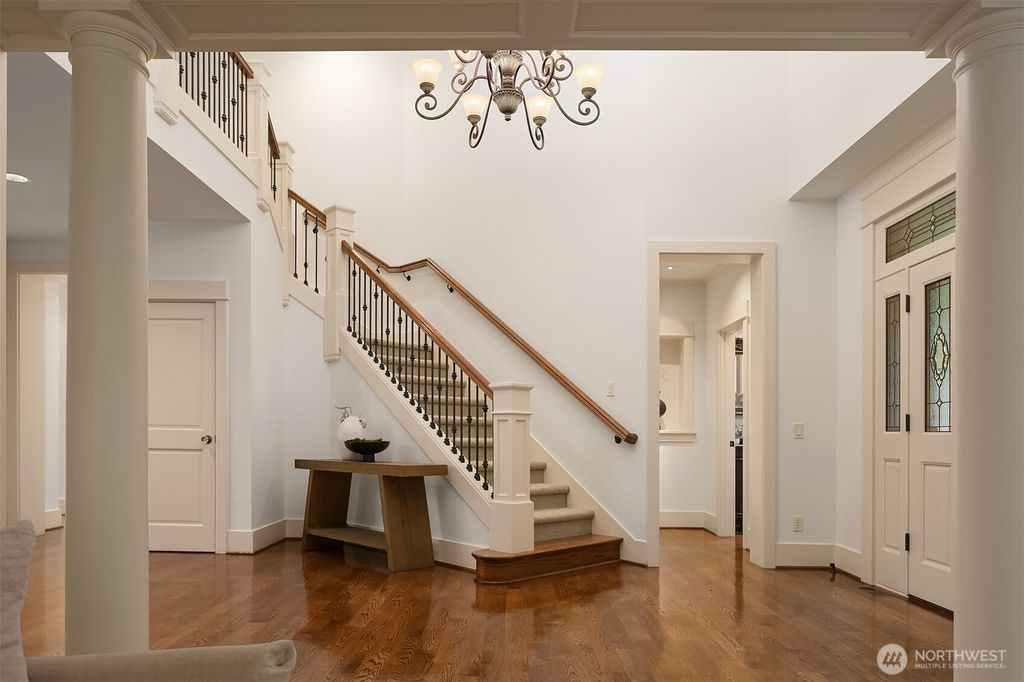 Photo of 10605 SE 30th Street, Bellevue, WA 98004 (MLS # 2433036)