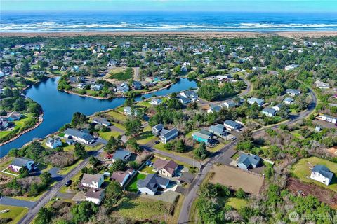 198 N Wynoochee Drive SW Ocean Shores WA 98569