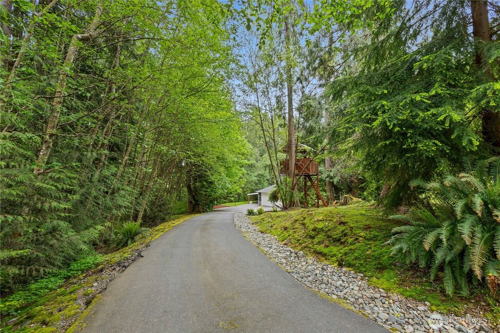 Photo of 11033 198th Place SE, Snohomish, WA 98296 (MLS # 2373288)