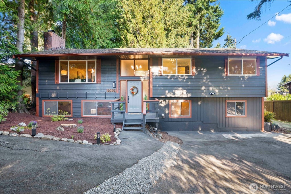 Photo of 9029 Cascadia Avenue, Everett, WA 98208 (MLS # 2582858)