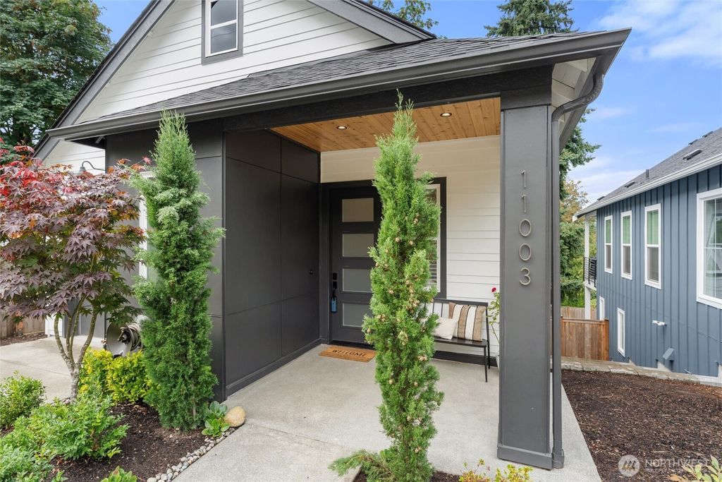 Photo of 11003 126th Avenue NE, Kirkland, WA 98033 (MLS # 2411199)