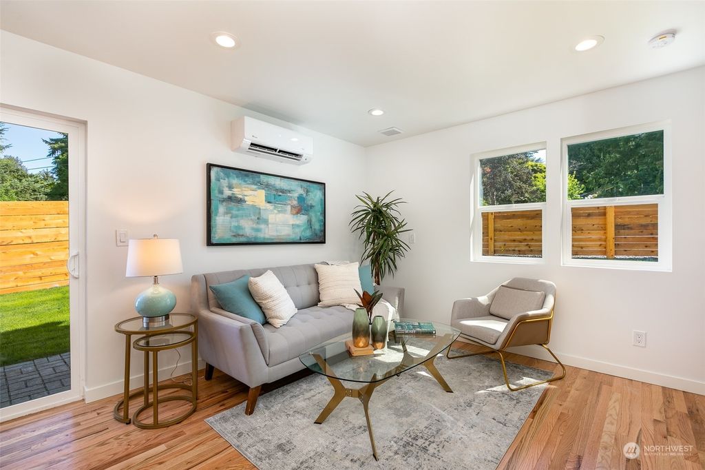 Photo of 4011 NE 115th Street #B, Seattle, WA 98125 (MLS # 2062190)
