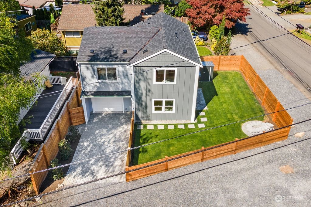 Photo of 4011 NE 115th Street #B, Seattle, WA 98125 (MLS # 2062190)