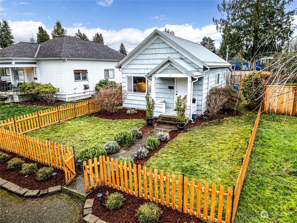 Photo of 341 S Sams Street, Monroe, WA 98272 (MLS # 2319449)