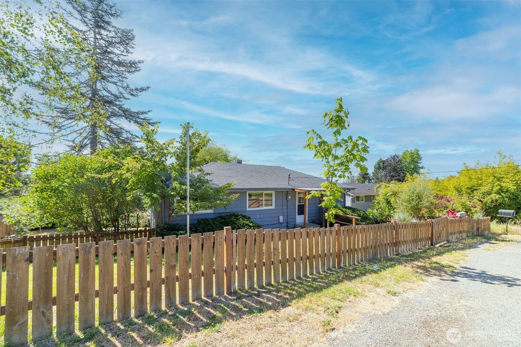 Photo of 21006 9th Avenue S, Des Moines, WA 98198 (MLS # 2394192)