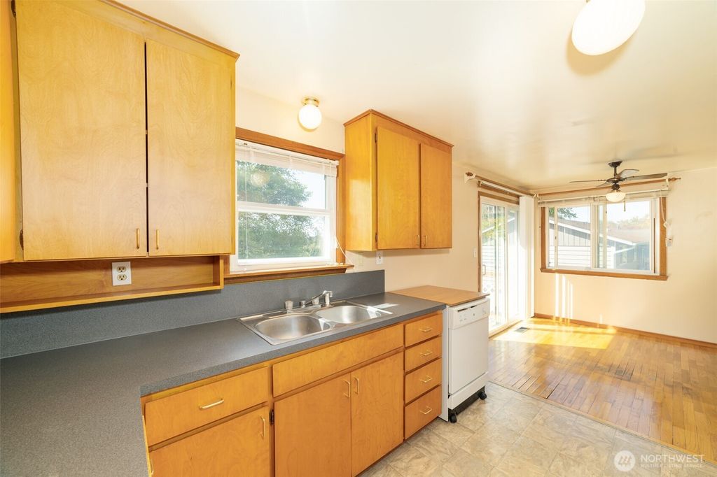 Photo of 21006 9th Avenue S, Des Moines, WA 98198 (MLS # 2394192)