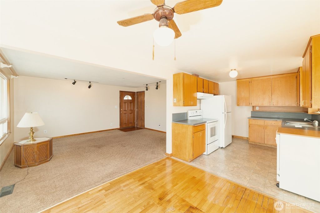 Photo of 21006 9th Avenue S, Des Moines, WA 98198 (MLS # 2394192)