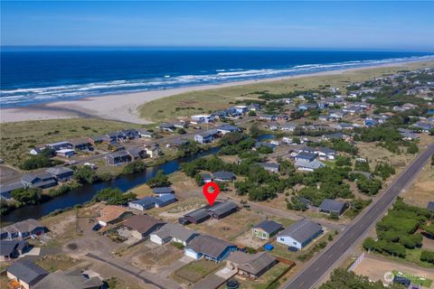Photo of 806 325th Place Pl, Ocean Park, WA 98640 (MLS # 2283099)