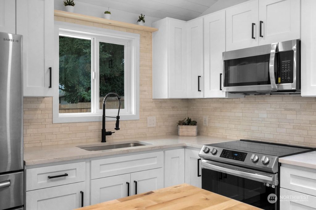 Photo of 10825 21st Place SE, Lake Stevens, WA 98258 (MLS # 2045890)