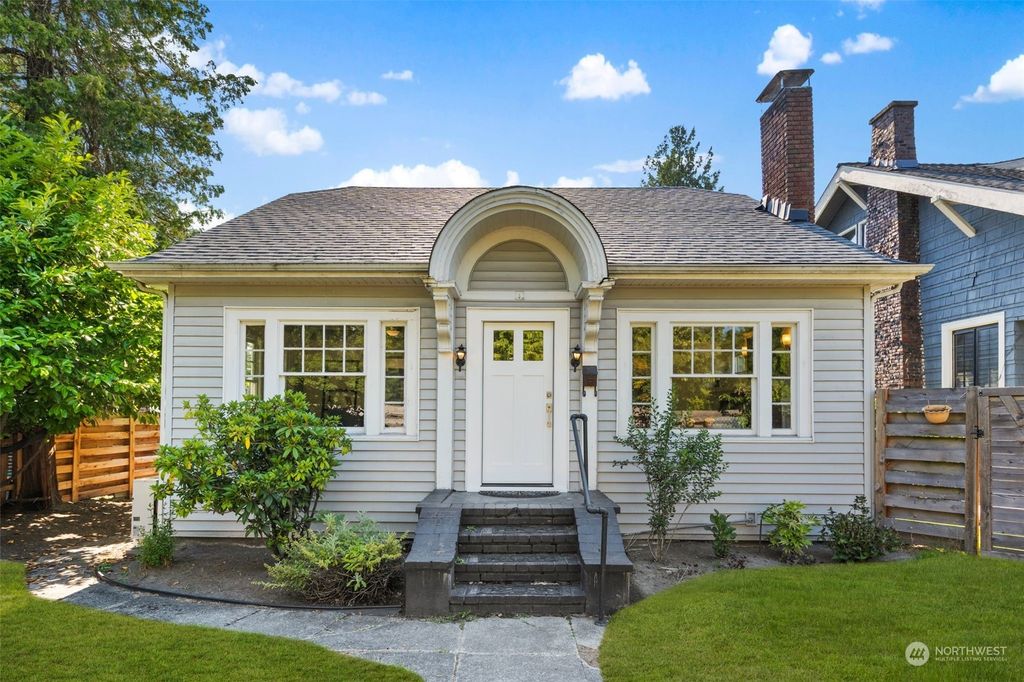 Photo of 2809 Montlake Boulevard E, Seattle, WA 98112 (MLS # 2131490)