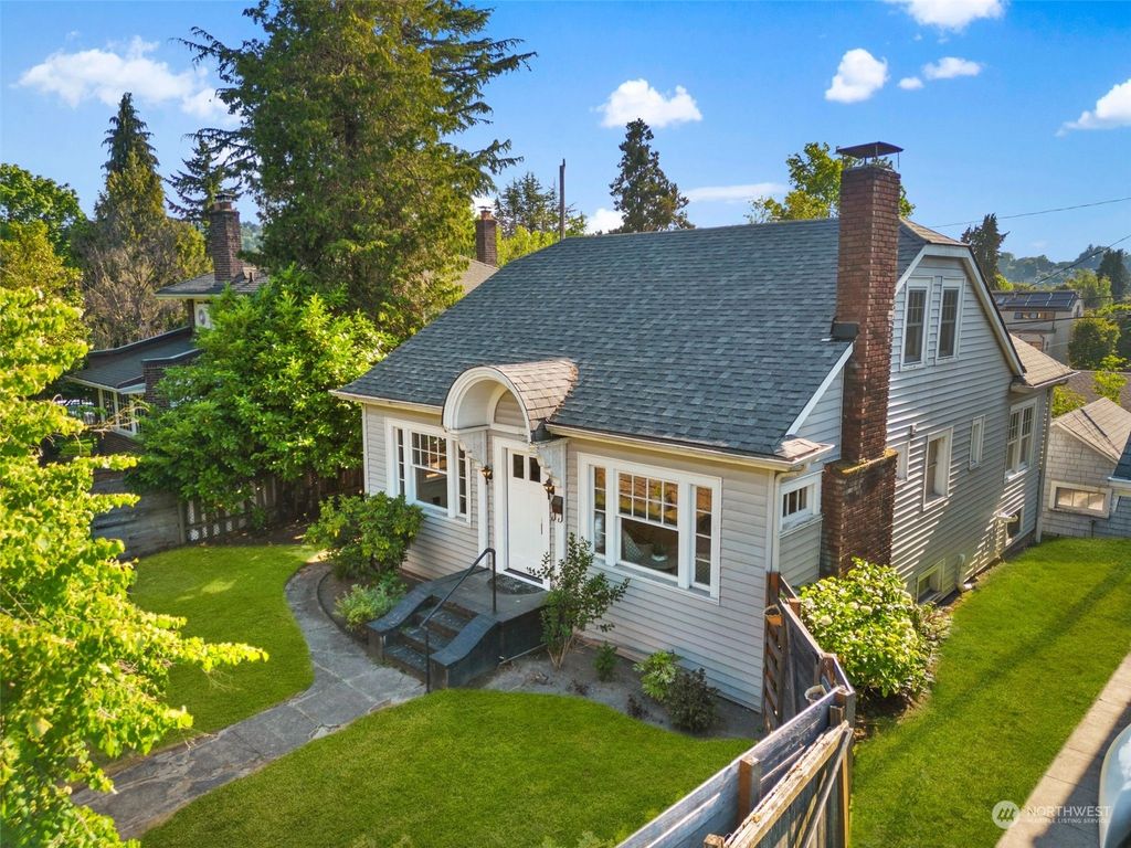 Photo of 2809 Montlake Boulevard E, Seattle, WA 98112 (MLS # 2131490)
