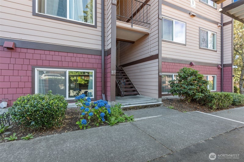 17430 Ambaum Boulevard S 37