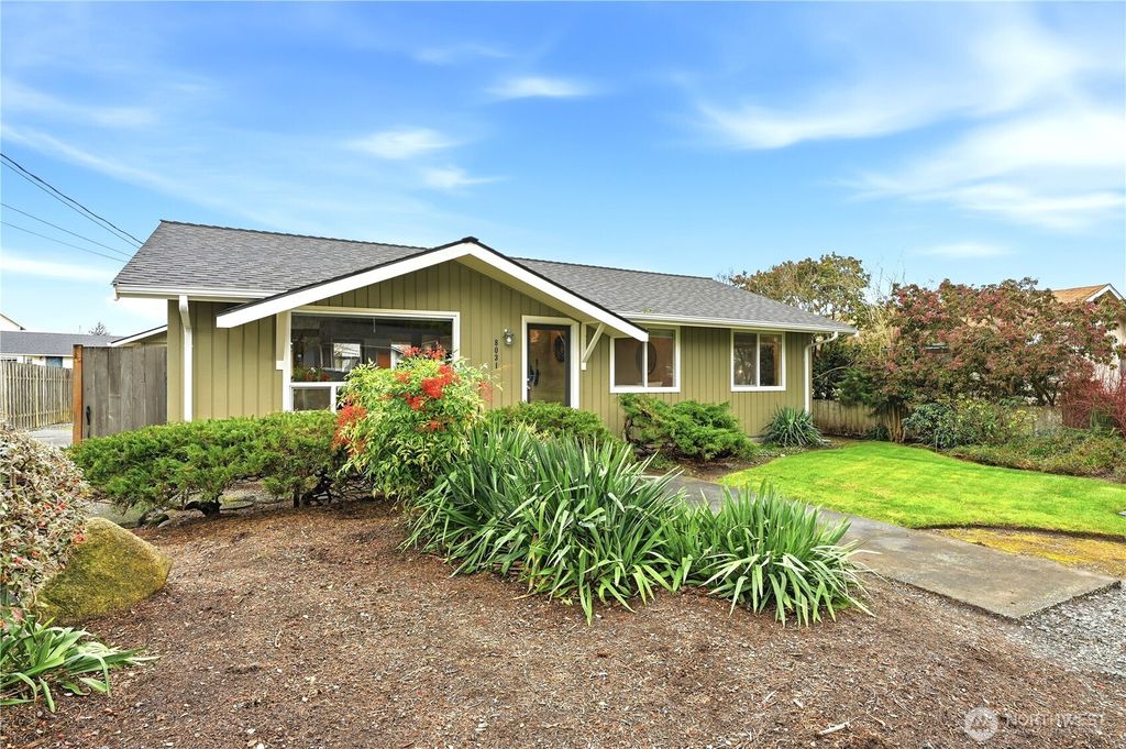 Photo of 8031 Florida Dr Dr, Everett, WA 98203 (MLS # 2477346)