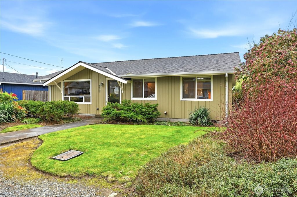 Photo of 8031 Florida Dr Dr, Everett, WA 98203 (MLS # 2477346)