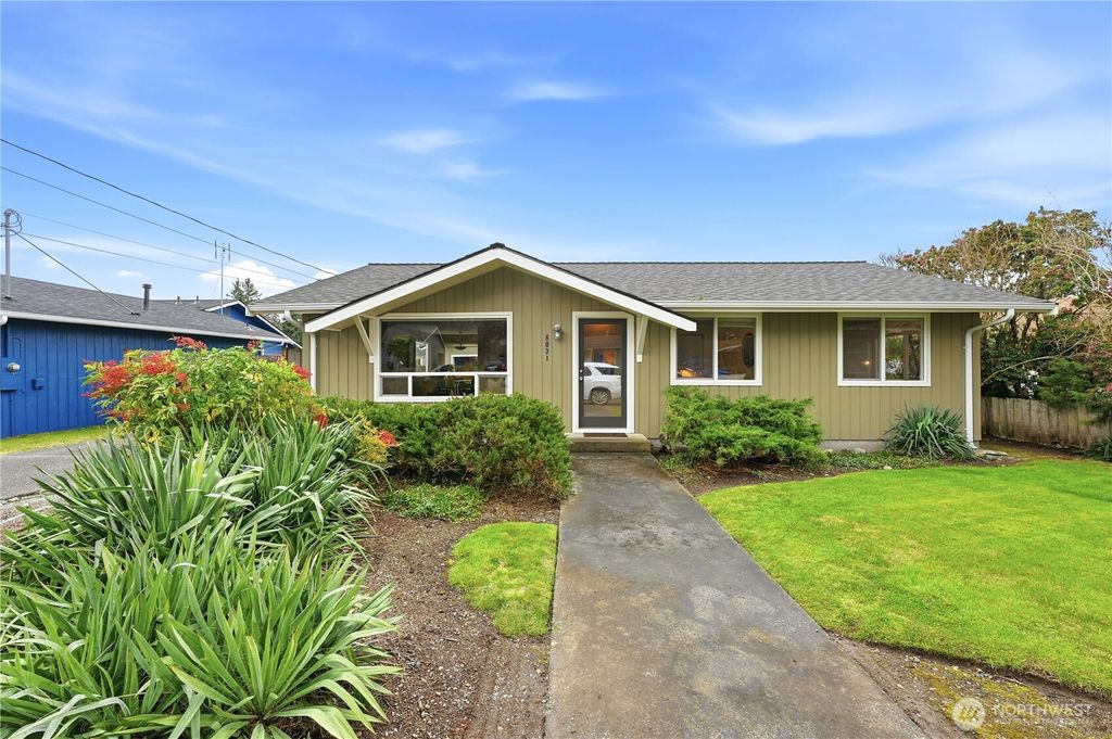 Photo of 8031 Florida Dr Dr, Everett, WA 98203 (MLS # 2477346)