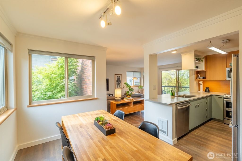 Photo of 732 11th Avenue E #302, Seattle, WA 98102 (MLS # 2476140)