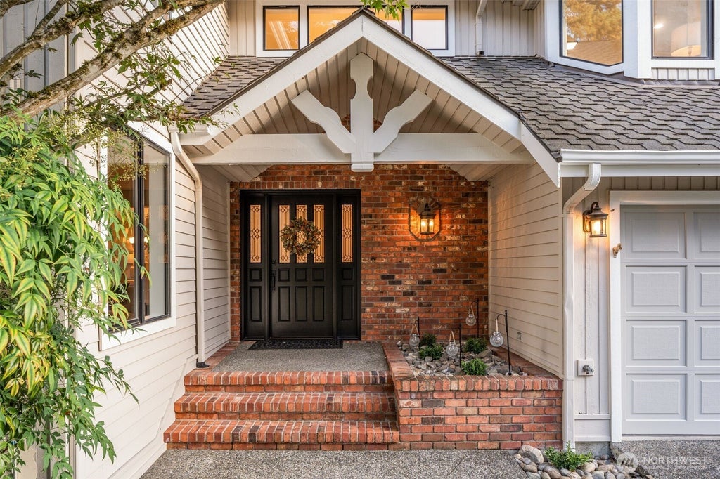 Photo of 21825 NE 20TH Way, Sammamish, WA 98074 (MLS # 2575748)