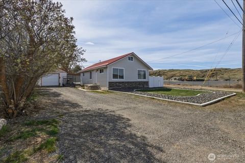 Photo of 328 Sunny Drive, Electric City, WA 99123 (MLS # 2503015)