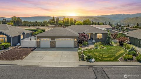 Photo of 700 Clarissa Lane, East Wenatchee, WA 98802 (MLS # 2519288)