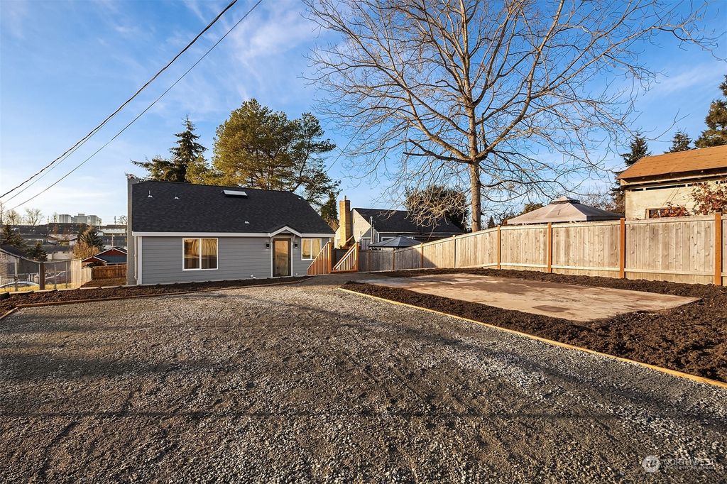 Photo of 1215 Maple Street, Everett, WA 98201 (MLS # 2023448)