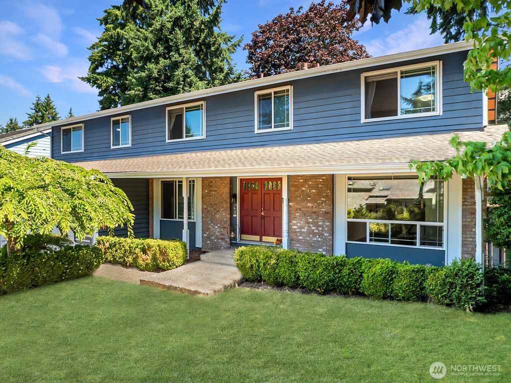 Photo of 32738 6th Avenue SW, Federal Way, WA 98023 (MLS # 2415252)