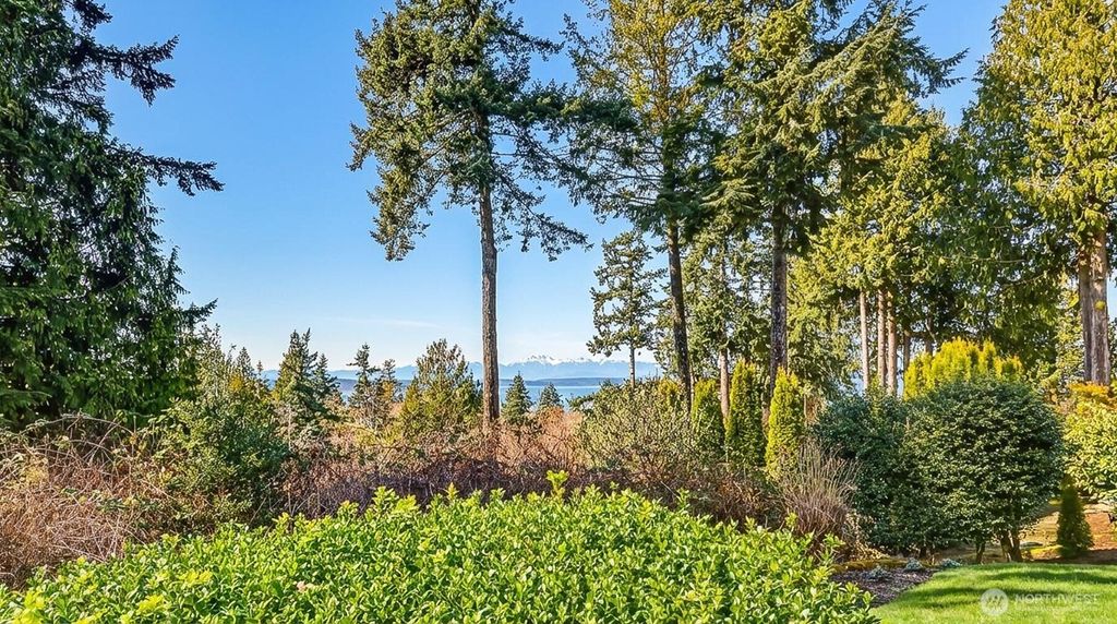 Photo of 2710 Viewcrest Avenue, Everett, WA 98203 (MLS # 2490385)