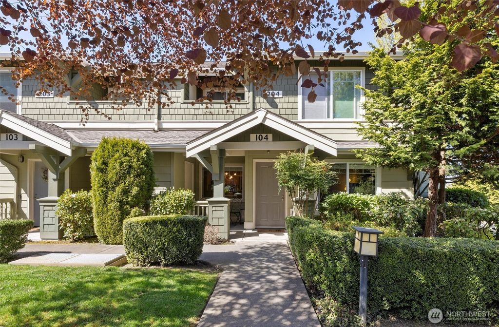 Photo of 1981 24th Avenue NE #104, Issaquah, WA 98029 (MLS # 2455794)